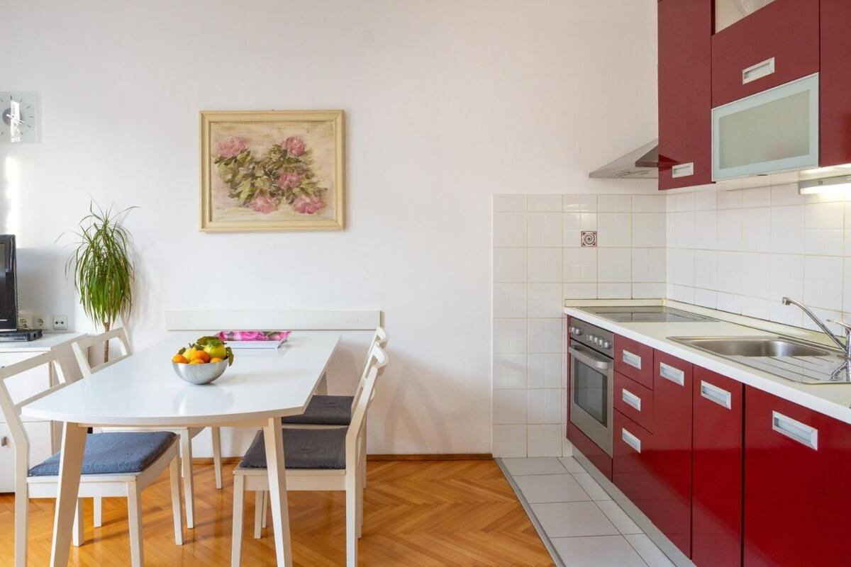 With Wifi - 21345 Apartament
